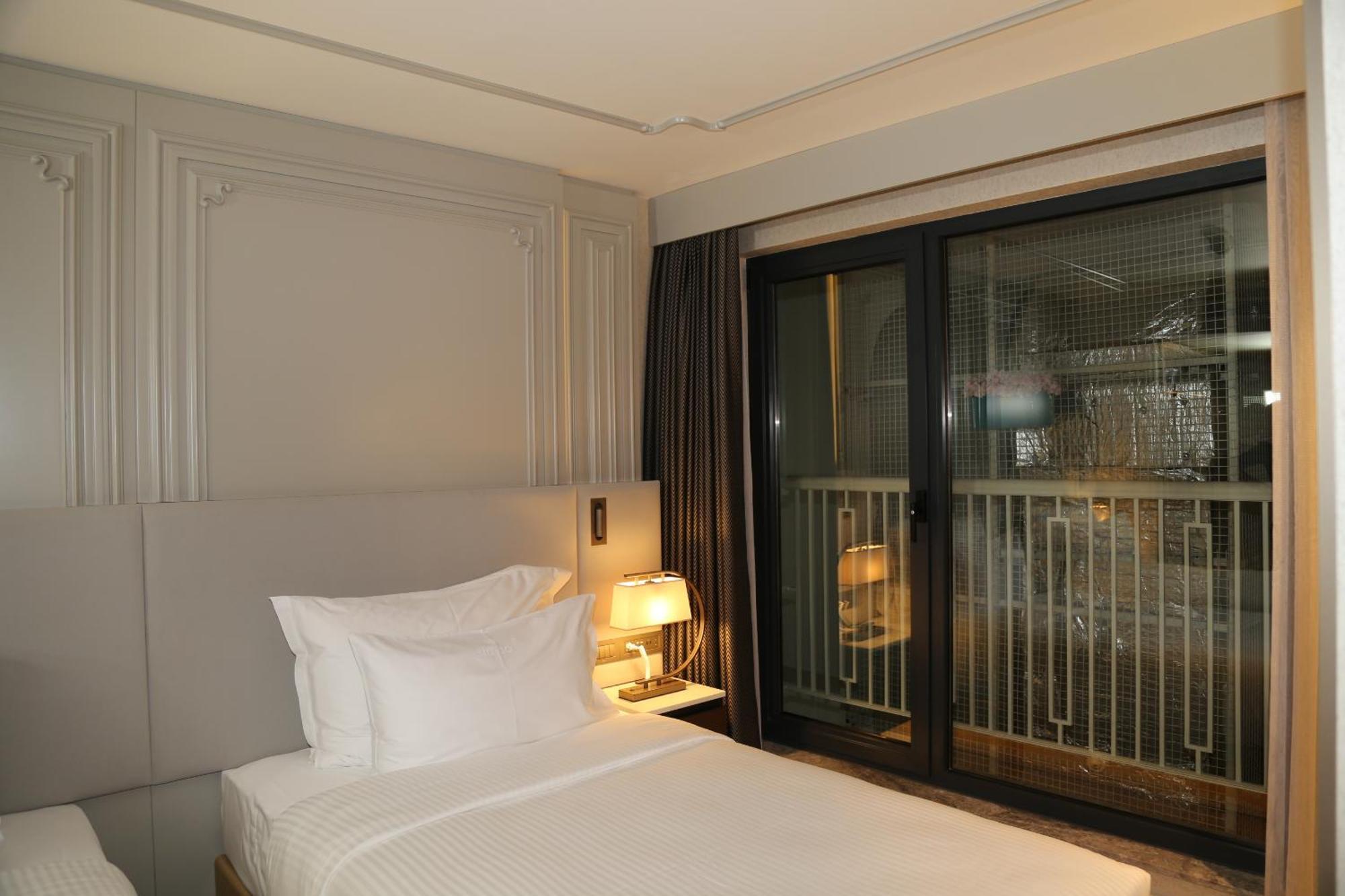 Stayso The House Hotel Istanbul Exterior photo A room at the hotel