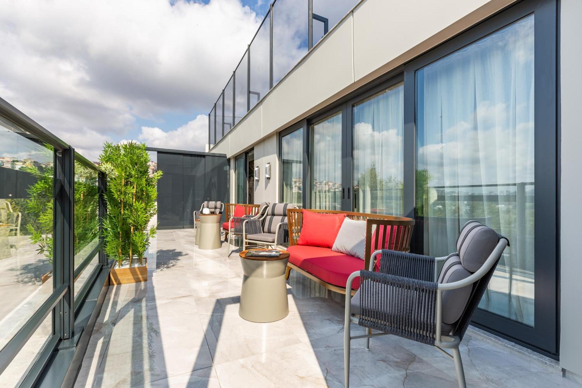 Stayso The House Hotel Istanbul Room photo The Terrace at The Ivy Collection
